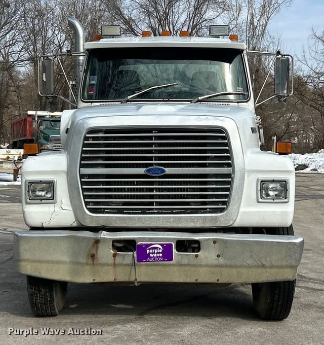 Image of Ford LT9000 equipment image 1
