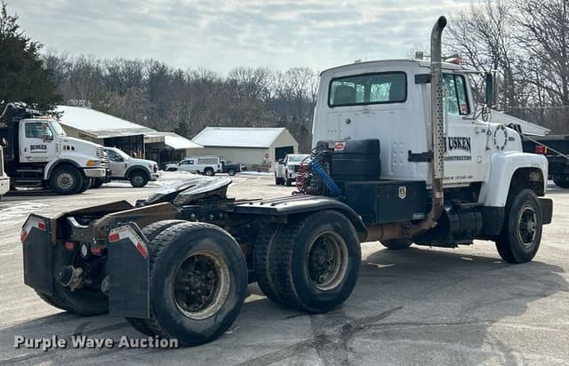 Image of Ford LT9000 equipment image 4