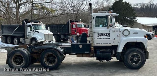 Image of Ford LT9000 equipment image 3