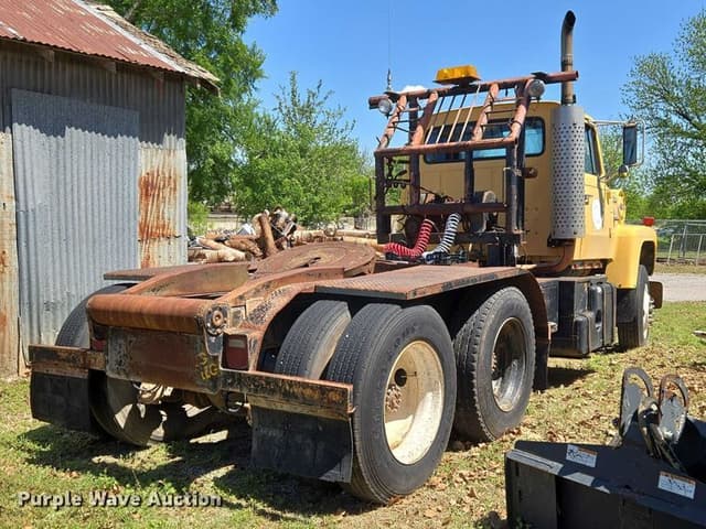 Image of Ford LT9000 equipment image 4