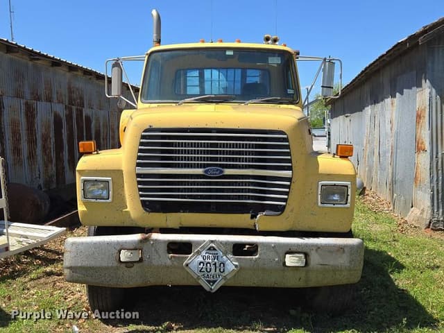 Image of Ford LT9000 equipment image 1