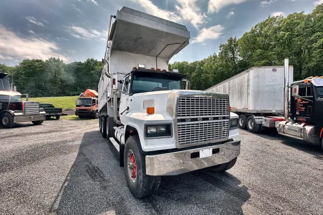 Image of Ford LTL9000 equipment image 4