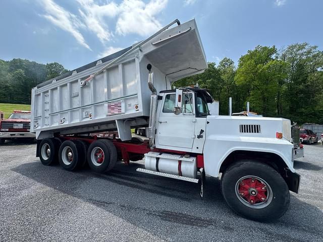 Image of Ford LTL9000 equipment image 4