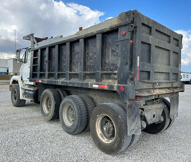 Image of Freightliner FLC equipment image 2