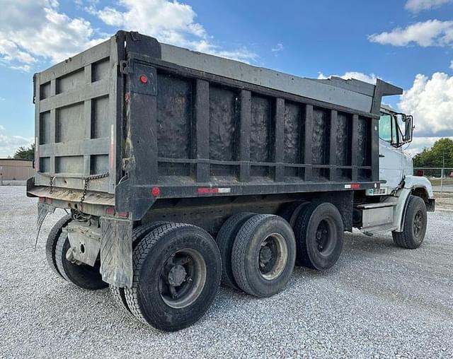 Image of Freightliner FLC equipment image 4