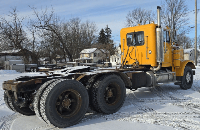 Image of Freightliner FLC equipment image 3