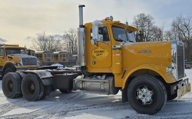 Image of Freightliner FLC equipment image 4