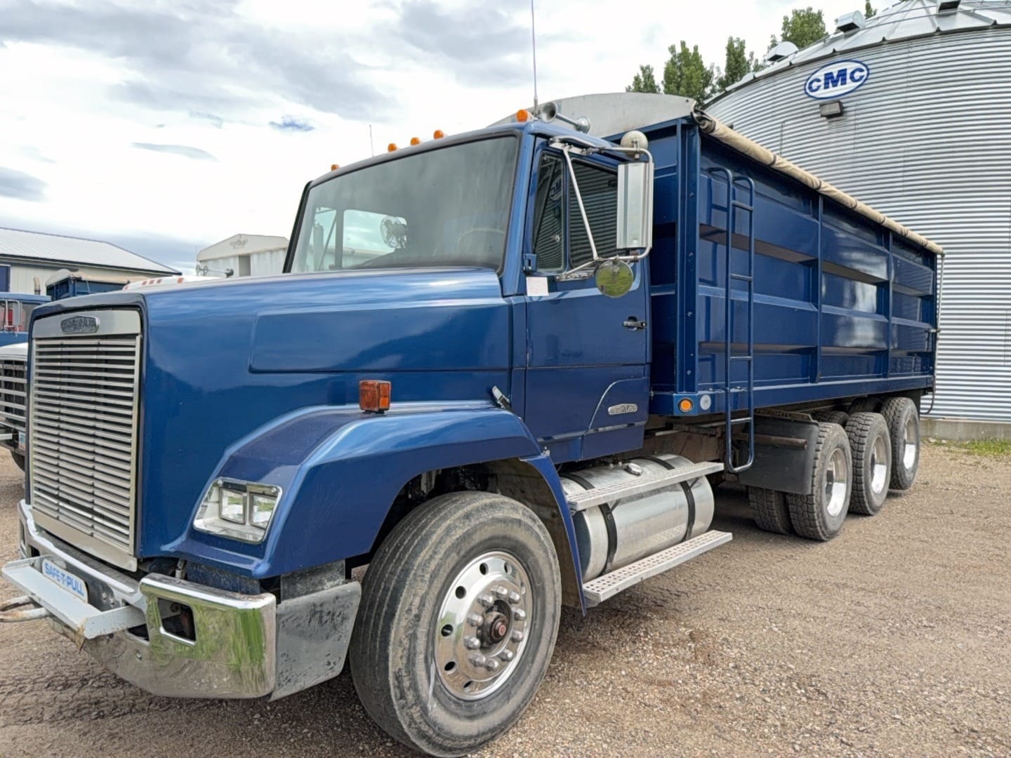 1987 Freightliner FLC112 Equipment Image0