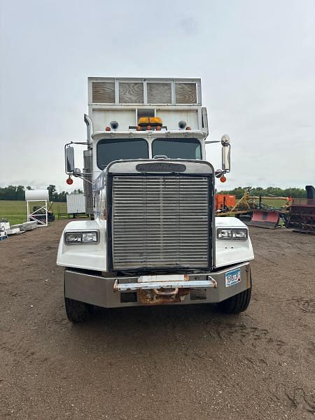 Image of Freightliner FLC120 equipment image 1