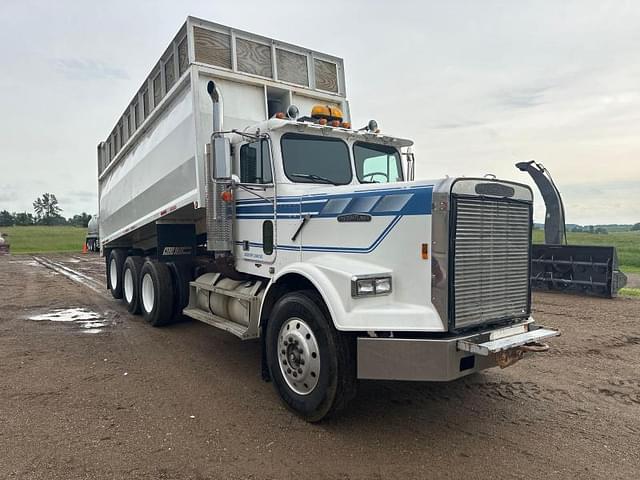 Image of Freightliner FLC120 equipment image 2