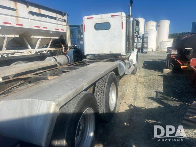 Image of Freightliner FLD120 equipment image 1