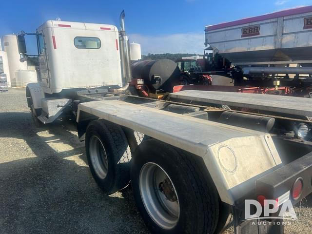 Image of Freightliner FLD120 equipment image 2