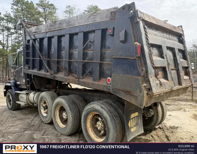 Image of Freightliner FLD120 equipment image 2