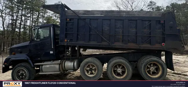Image of Freightliner FLD120 equipment image 1