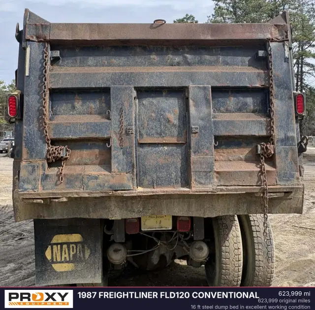Image of Freightliner FLD120 equipment image 3