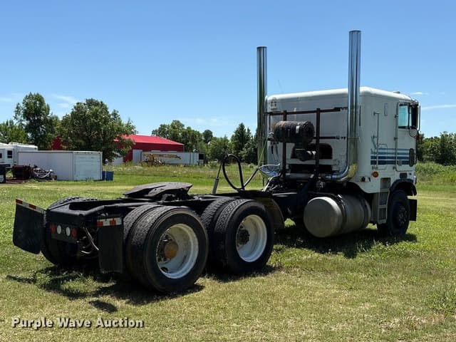 Image of Freightliner FLT equipment image 4
