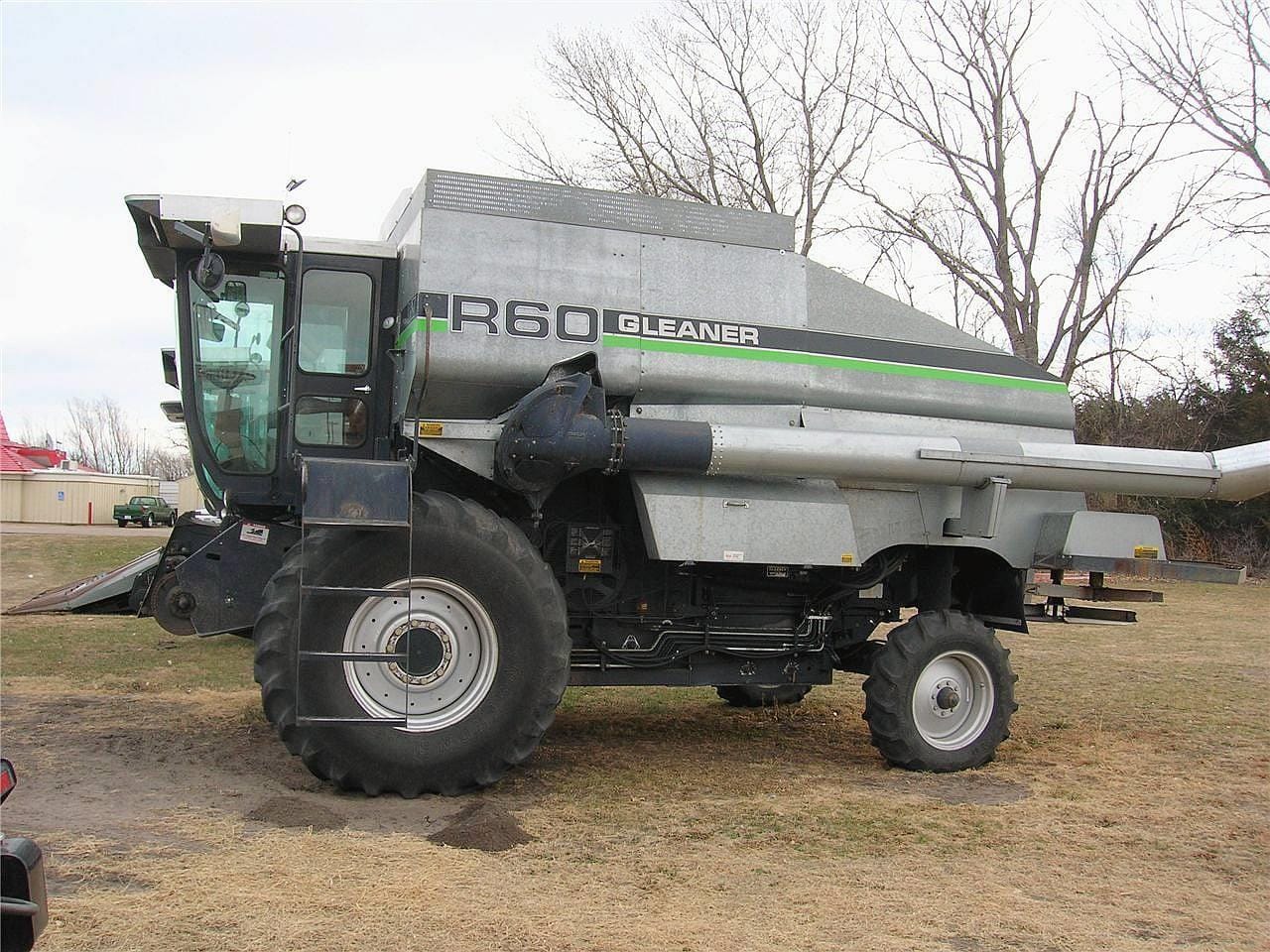 Main image Gleaner R60