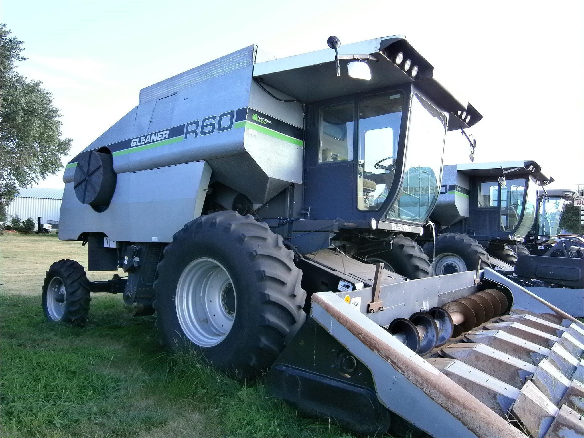 1987 Gleaner R60 Equipment Image0