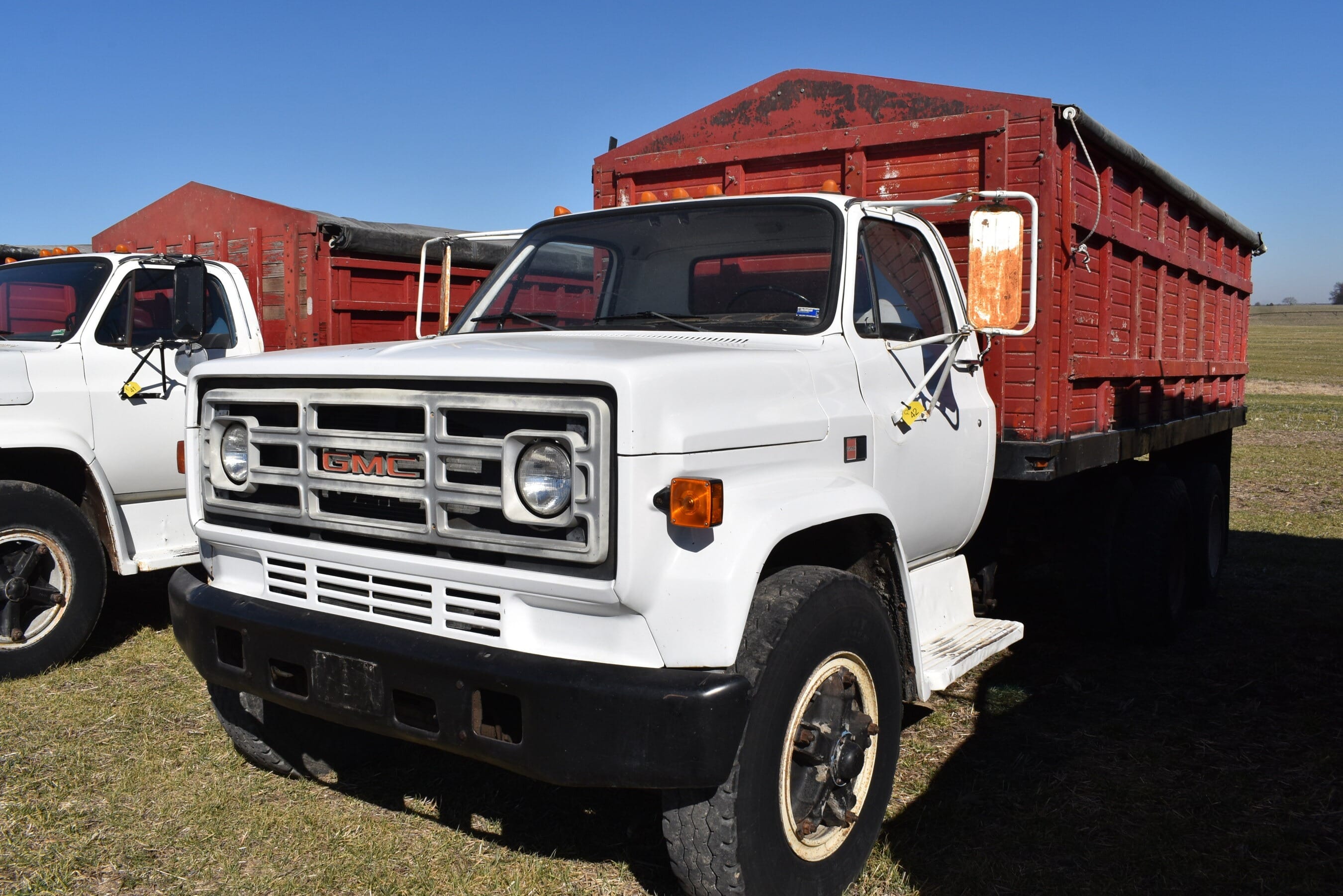 1987 GMC 7000 Equipment Image0