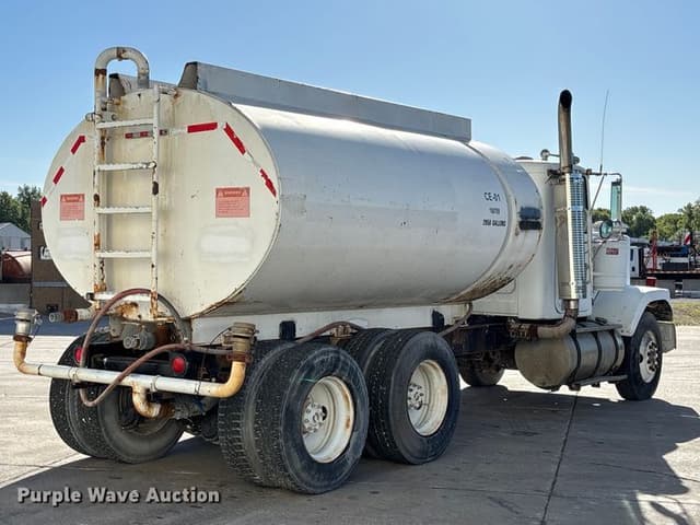 Image of GMC 9500 equipment image 4