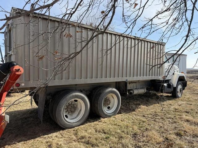 Image of GMC Brigadier equipment image 4