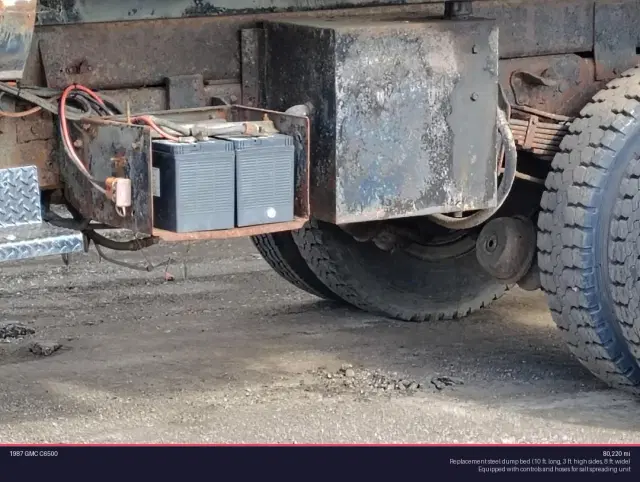 Image of GMC C6500 equipment image 3