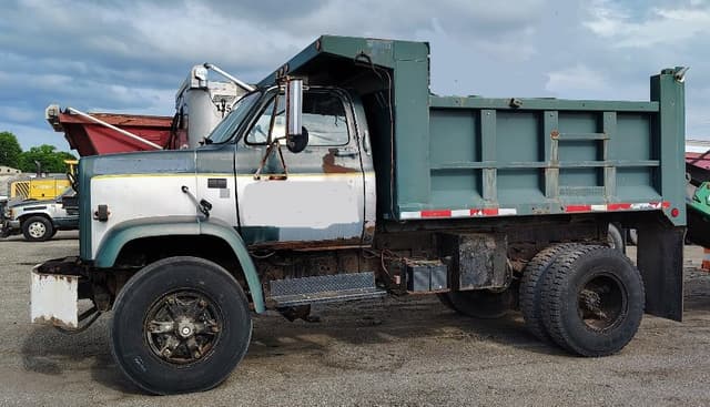 Image of GMC C6500 equipment image 3