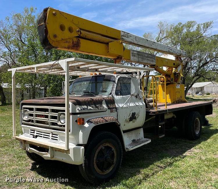 1987 GMC C7000 Equipment Image0
