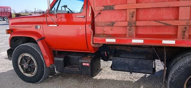 Image of GMC C7000 equipment image 3