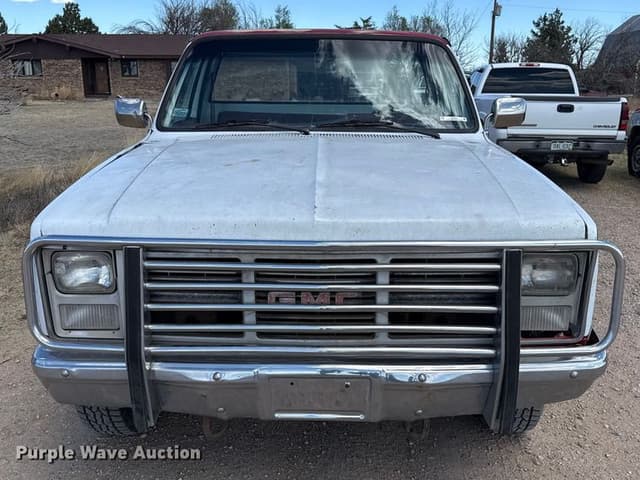 Image of GMC Sierra 1500 equipment image 1