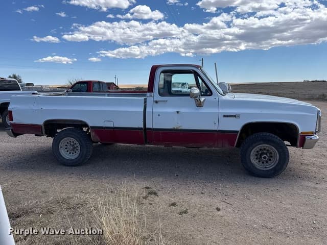 Image of GMC Sierra 1500 equipment image 3