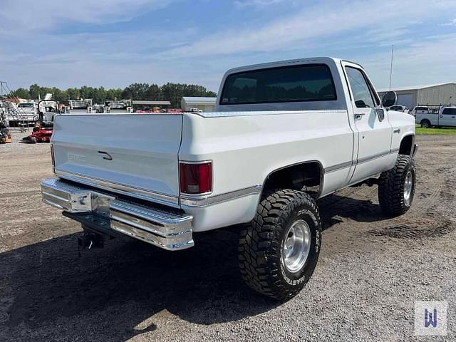 Image of GMC Sierra equipment image 3