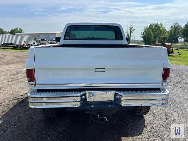 Image of GMC Sierra equipment image 4