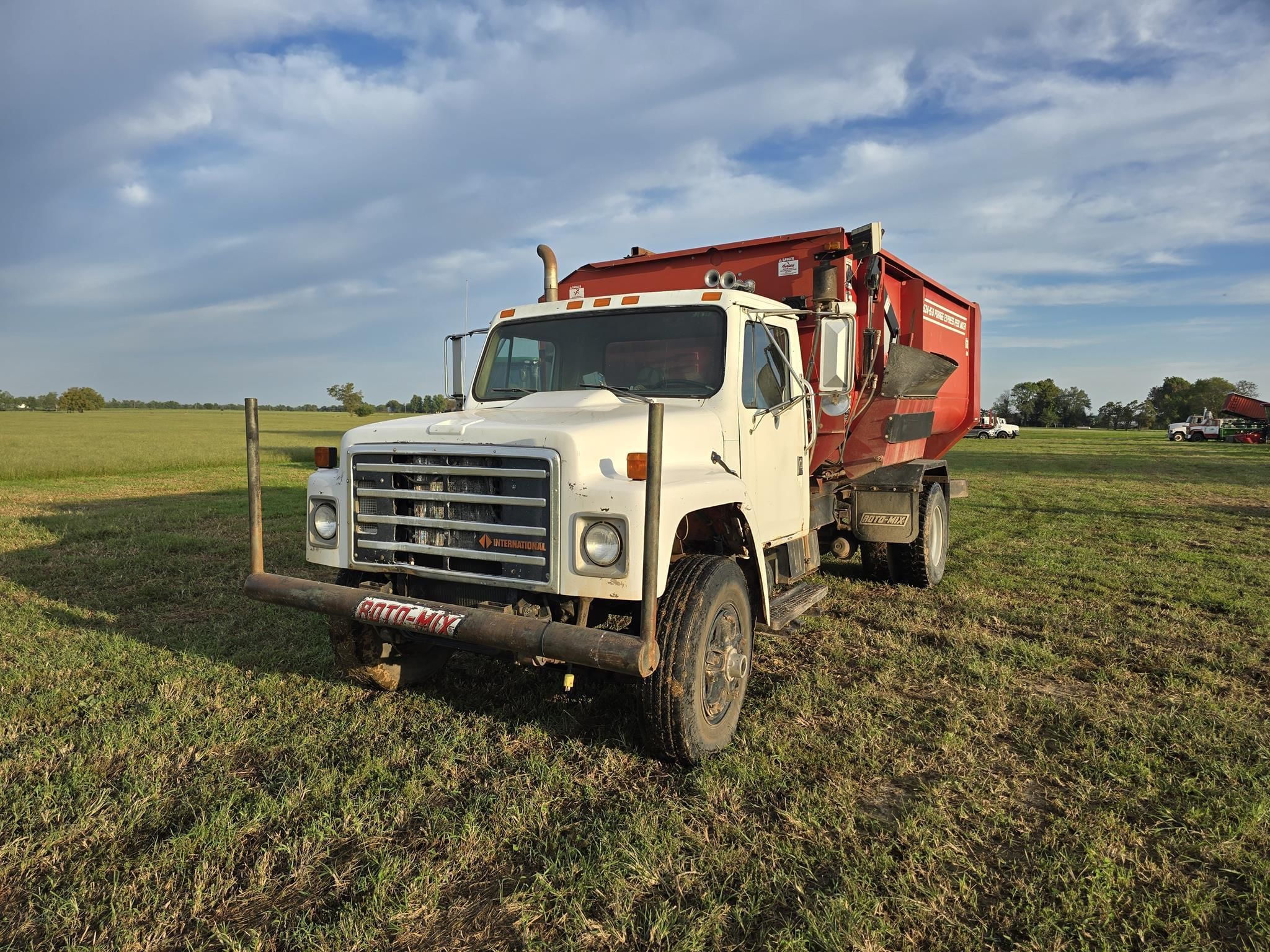 1987 International S1900 Equipment Image0