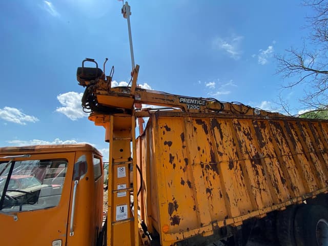 Image of International S1900 equipment image 3