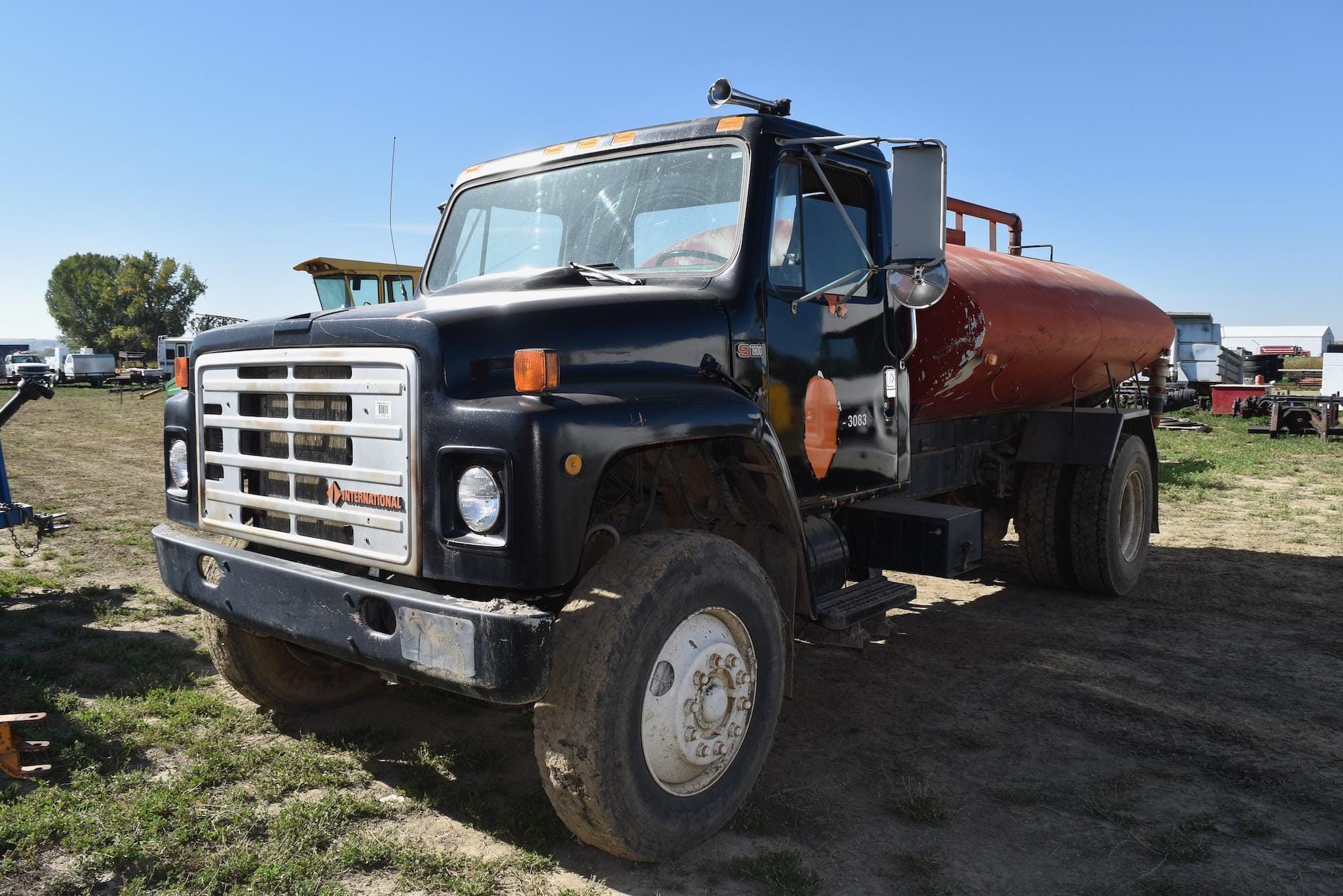 Main image International S1900