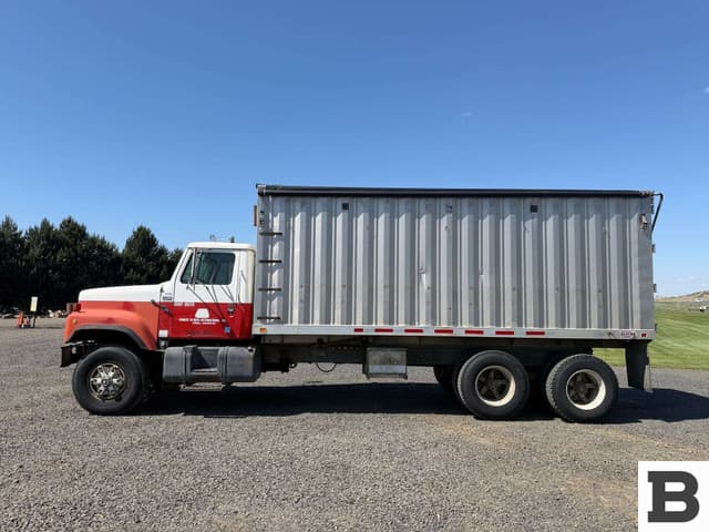 Image of International S2500 equipment image 1