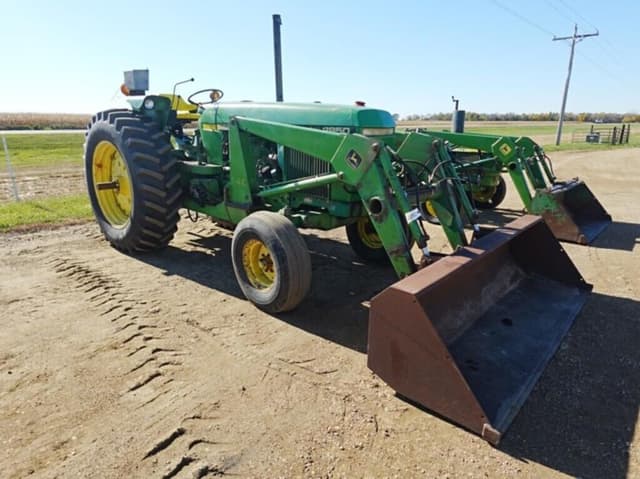 Image of John Deere 2950 equipment image 1