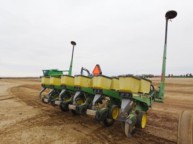 Image of John Deere 7200 equipment image 2