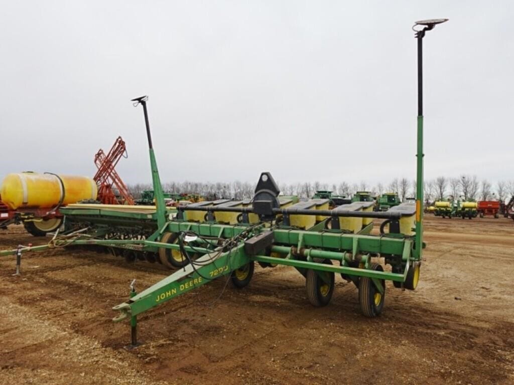 1987 John Deere 7200 Equipment Image0