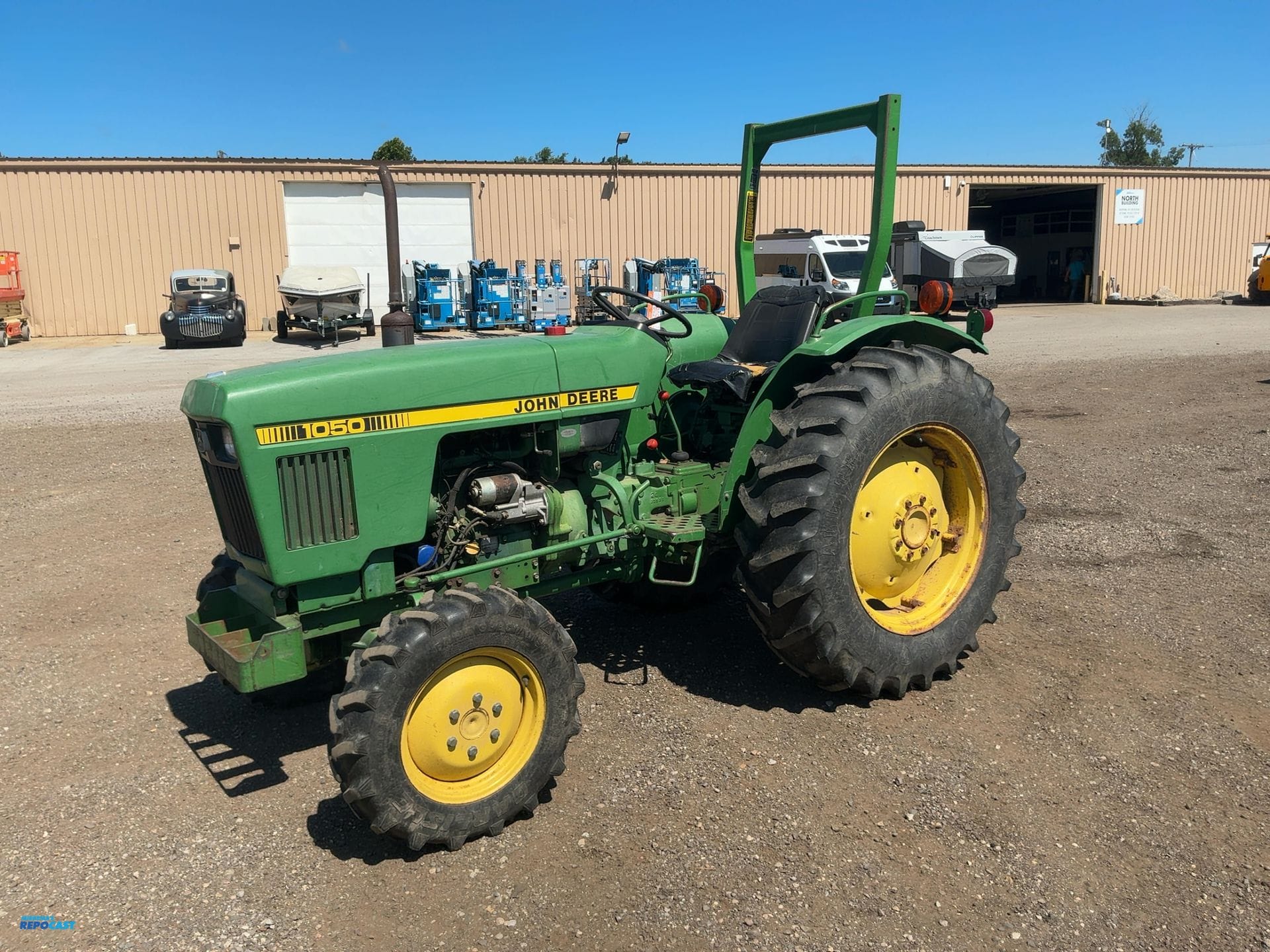 1987 John Deere 1050 Equipment Image0