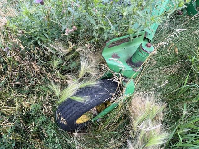 Image of John Deere 212 equipment image 4