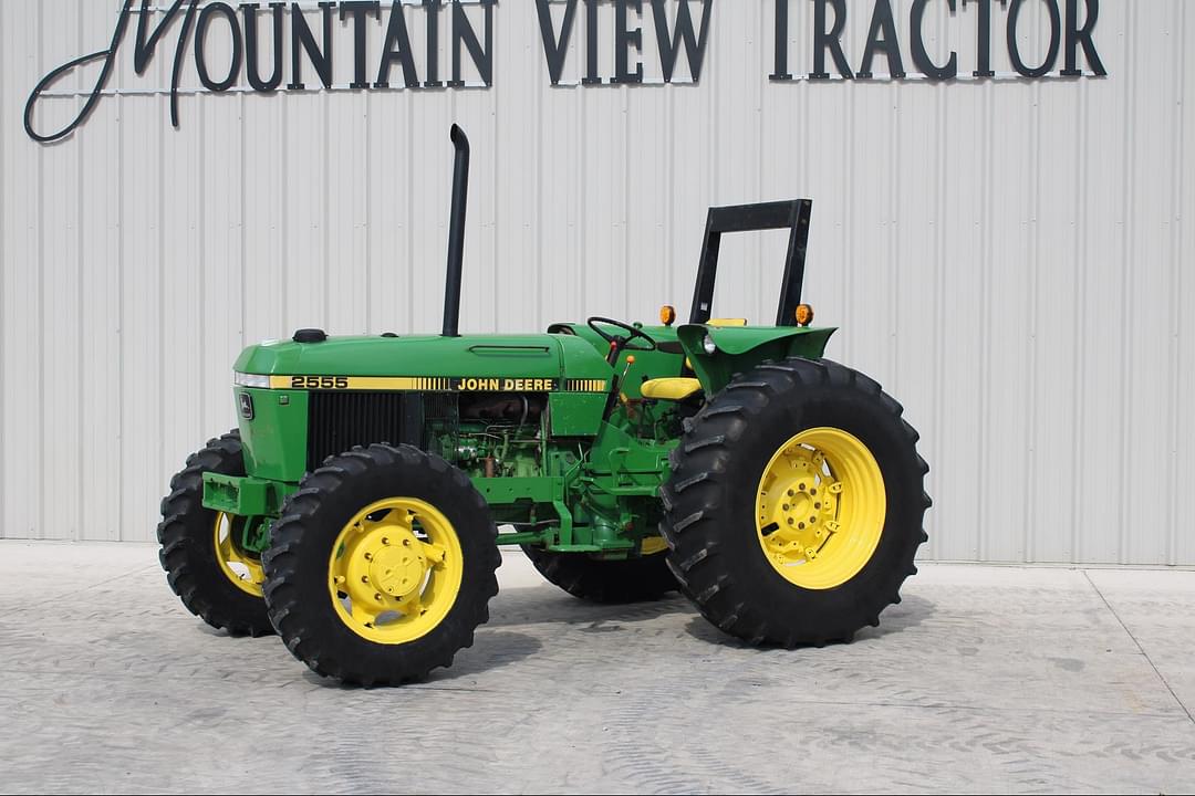 Image of John Deere 2555 Primary image