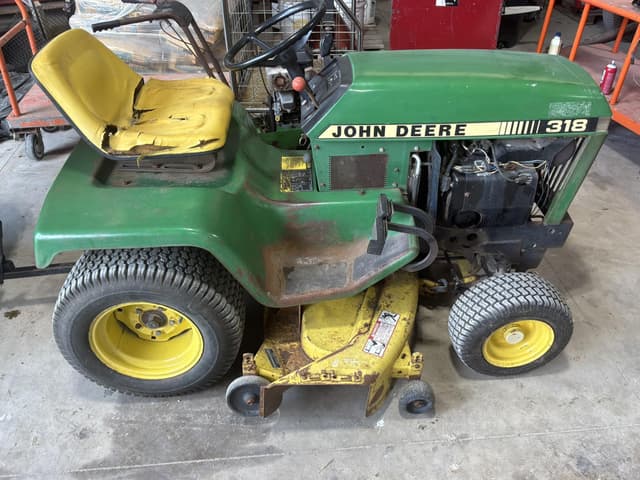 Image of John Deere 318 equipment image 3