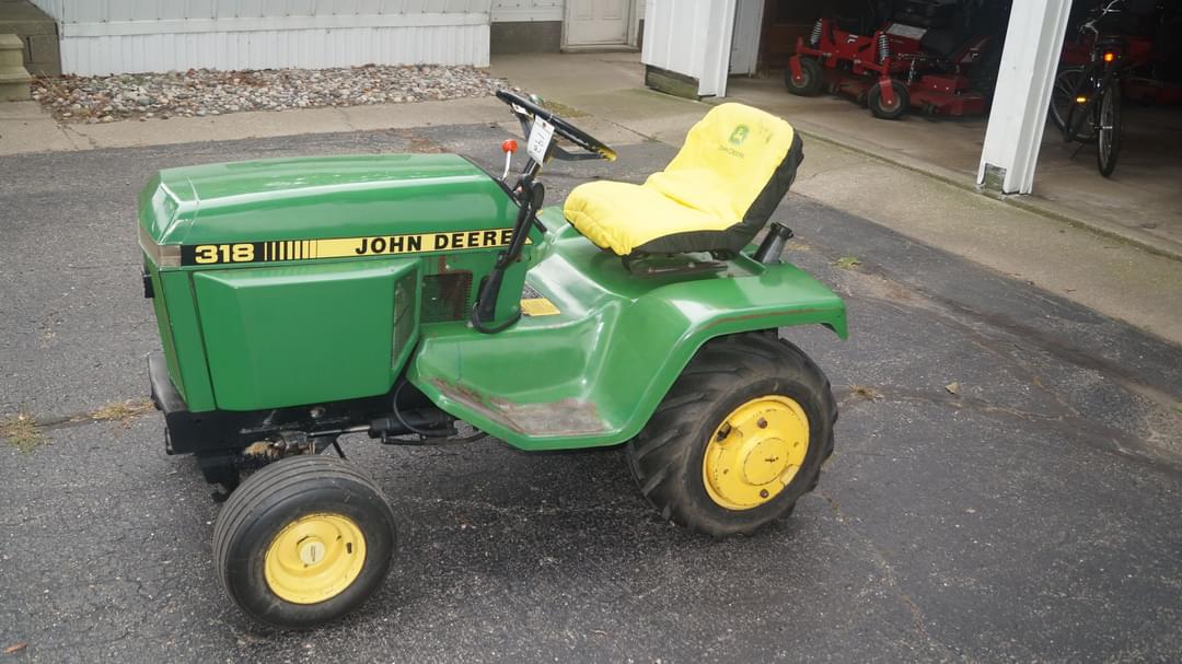 Image of John Deere 318 Primary image