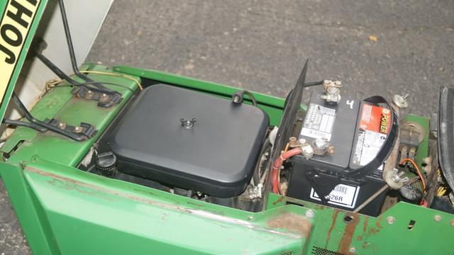 Image of John Deere 318 equipment image 1