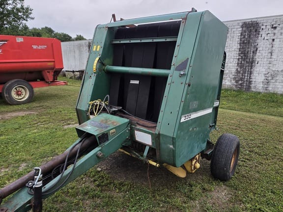 1987 John Deere 330 Equipment Image0