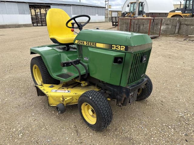 Image of John Deere 332 equipment image 1