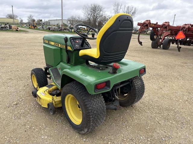 Image of John Deere 332 equipment image 4