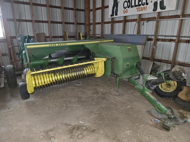 Image of John Deere 337 equipment image 3